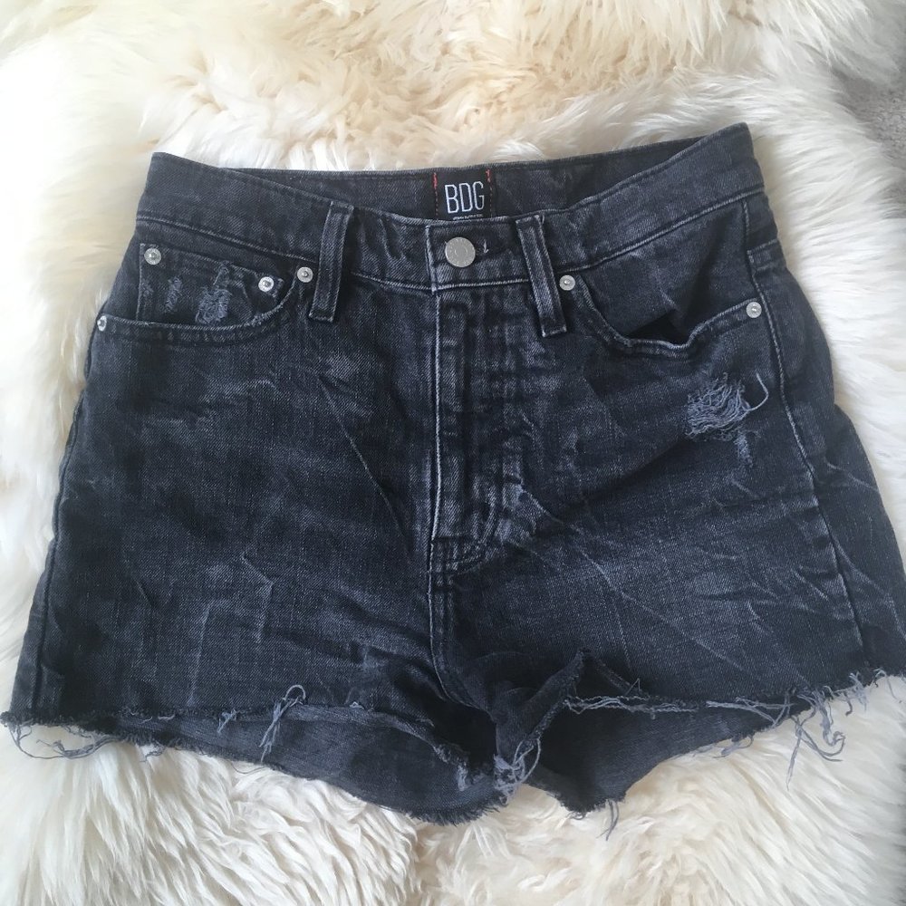 BDG Girlfriend High Rise Black Shorts Size 26